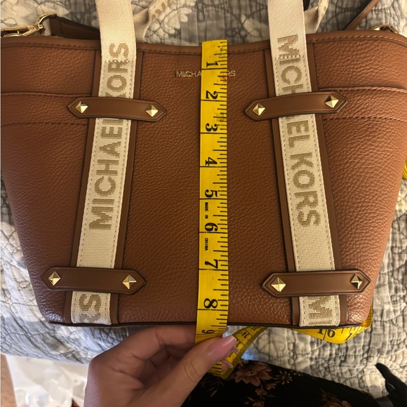 Michael Kors Tan and Cream Shoulder Bag - Picture 7 of 9